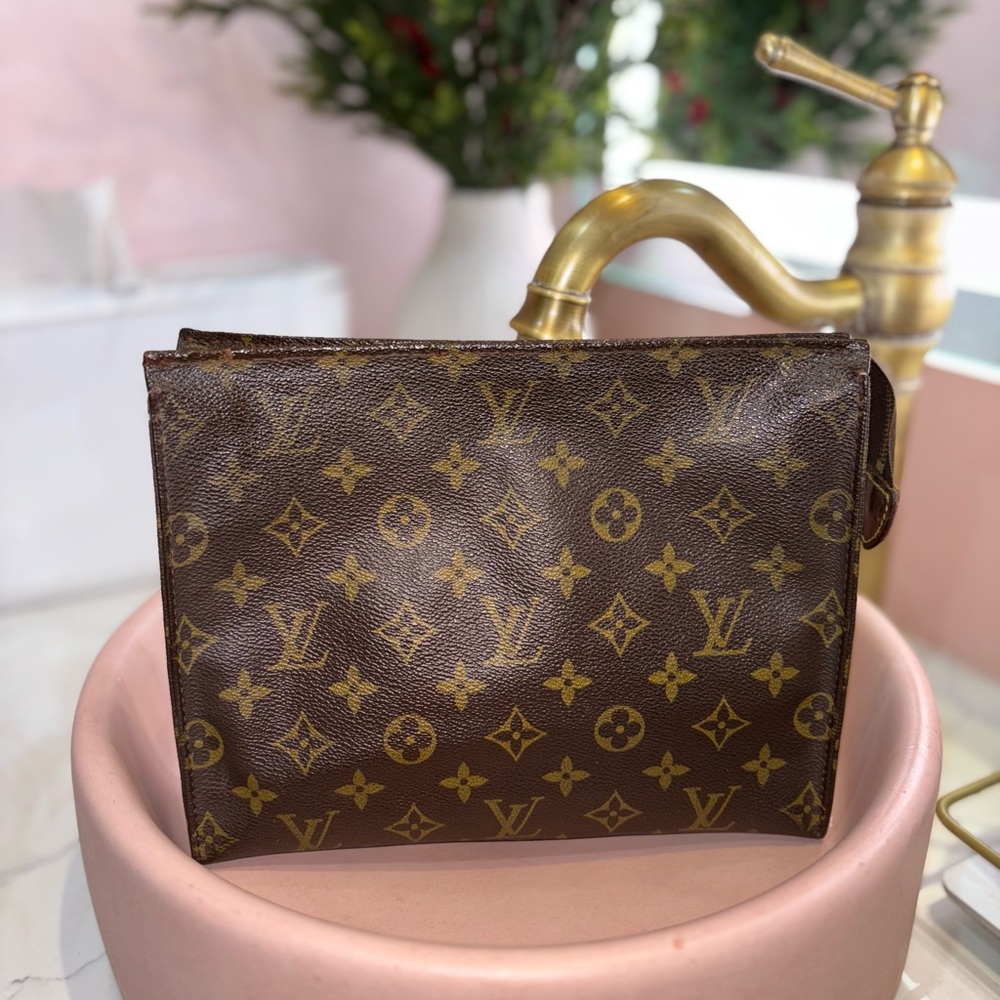 Beautiful Vintage Louis Vuitton Toiletry 26